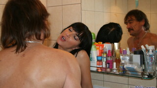 Bathroom Sex with Old Man - pornografi eksklusif REDPORN.TOP