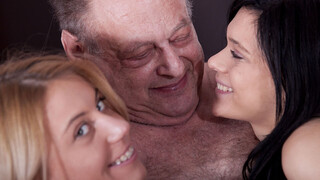 Beauties and a Beast: A Threesome - exclusieve porno REDPORN.TOP