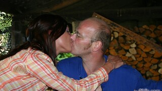 Brunette's Naughty Kiss - exklusiver Porno REDPORN.TOP