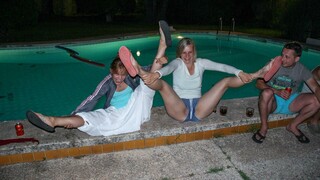 BBQ and Blowjobs at the Pool - porno esclusivo REDPORN.TOP