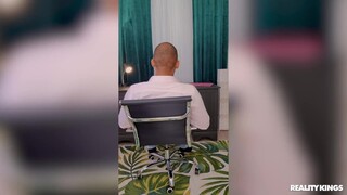 Interracial Chair Spin Blowjob - 새로운 포르노 무료로 보기 REDPORN.TOP