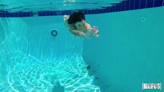 Tattooed Squirters in Bikinis - 独占ポルノ REDPORN.TOP