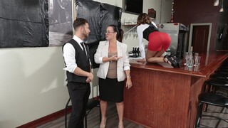 Standing Doggystyle at the Wet Bar - assista pornô novo de graça REDPORN.TOP