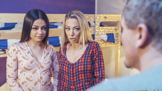 Room Raid with Isabelle, Martina, and Steve - 새로운 포르노 무료로 보기 REDPORN.TOP