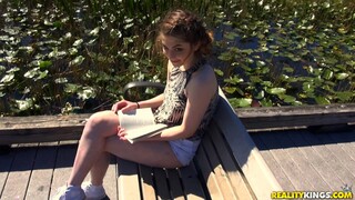 Shaved Pussy Gets a Cumshot from Bruce - exklusiver Porno REDPORN.TOP
