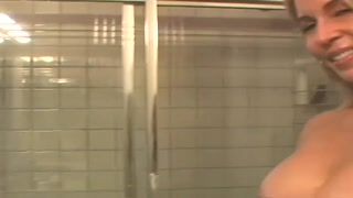 Jannice rubs herself in the shower - phim khiêu dâm độc quyền REDPORN.TOP