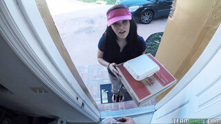 Naughty Teen Gets Creampie Bonus After Delivery - pornografi eksklusif REDPORN.TOP