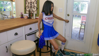 Little Teen Cheerleader Filled Up - ดูหนังโป๊ใหม่ฟรี REDPORN.TOP