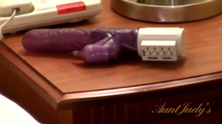 Kelly explores pleasure with a vibrator - 独占ポルノ REDPORN.TOP