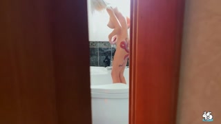 Young blonde shower fun - fingering her tight pussy - exklusiver Porno REDPORN.TOP