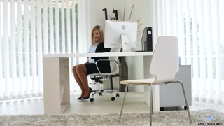 Big Tits MILF Krystal Swift Horny at Work - pornô exclusivo REDPORN.TOP
