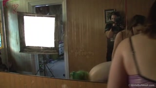 Wednesday & Lilura - Uncut Hallway BTS Action - exklusiver Porno REDPORN.TOP