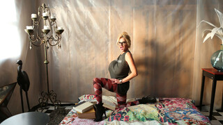 Kelly Madison's Heavy Nerd Knockers - 独家色情 REDPORN.TOP