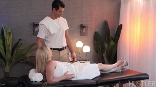 Deep Oil Massage and Deepthroat Fun with Aria Banks - pornografi eksklusif REDPORN.TOP