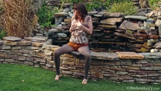 Thelma Sleaze teases her hairy pussy in stockings - exklusiver Porno REDPORN.TOP
