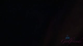 Vina Skyy pissing and fingering in naughty Vegas adventure - 独占ポルノ REDPORN.TOP