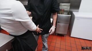 Dirty Waitress Handjobs Mike Ox Then Swallows His Cum - porno esclusivo REDPORN.TOP
