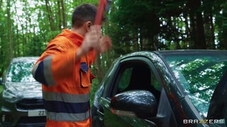 Bubble Butt Brit Gets Her Car Fixed and Ass Fingered - porno exclusivo REDPORN.TOP
