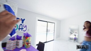 Kay Kay's Birthday Blowout - Dick Sucking Party - pornô exclusivo REDPORN.TOP