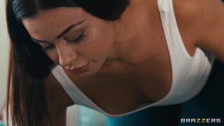 European Brunette in Tank Top Leggings Reverse Cowgirl - porn eksklusif REDPORN.TOP