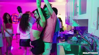 Athletic Girls in Booty Shorts Give Double Blowjob - exklusiver Porno REDPORN.TOP