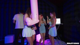 Blowjob and Cumshot in the Club - exclusive porn REDPORN.TOP
