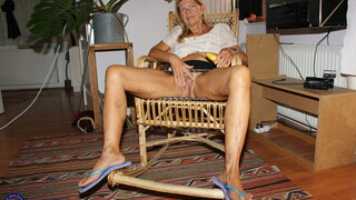 Granny Constance's Wet Pussy Gets Played - porno esclusivo REDPORN.TOP