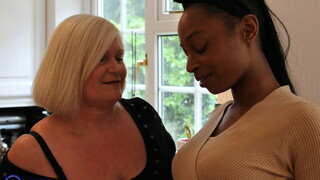 British Mature Lesbians Lacey Starr and Lola Marie Get Naughty - 独占ポルノ REDPORN.TOP