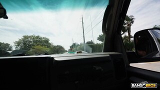 Glasses Girl Takes it in the Car - exklusiver Porno REDPORN.TOP