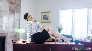 Stocking Secretary Gets Licked - guarda nuovo porno gratis REDPORN.TOP