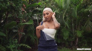 Masturbation in the Yard with Kona Jade - mira porno nuevo gratis REDPORN.TOP