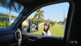 Deliveryman Gives Sabrina Valentine a Rough Titty Fuck - exklusiver Porno REDPORN.TOP