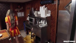 The Ballerina Bathroom Encounter - porno esclusivo REDPORN.TOP