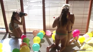 Sexy Balloon Play with Lana & Magda - BTS - exklusiver Porno REDPORN.TOP